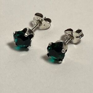 Sterling Silver Emerald Color Crystal Claw Studs Earrings